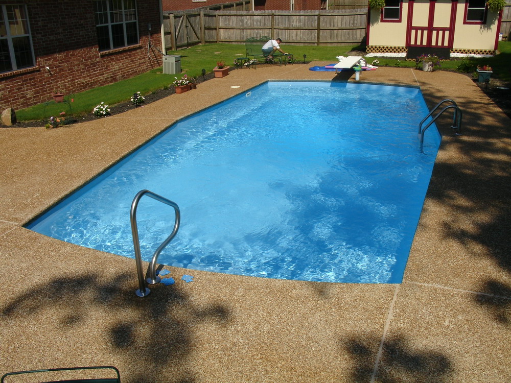 One-piece fiberglass pool installed by Catalina Pools